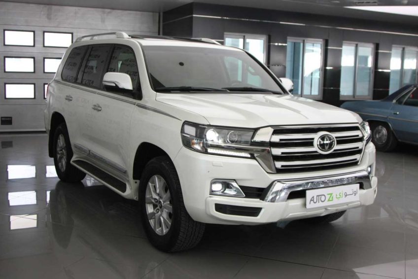 2017 Toyota Land Cruiser GXR • | Autoz Qatar