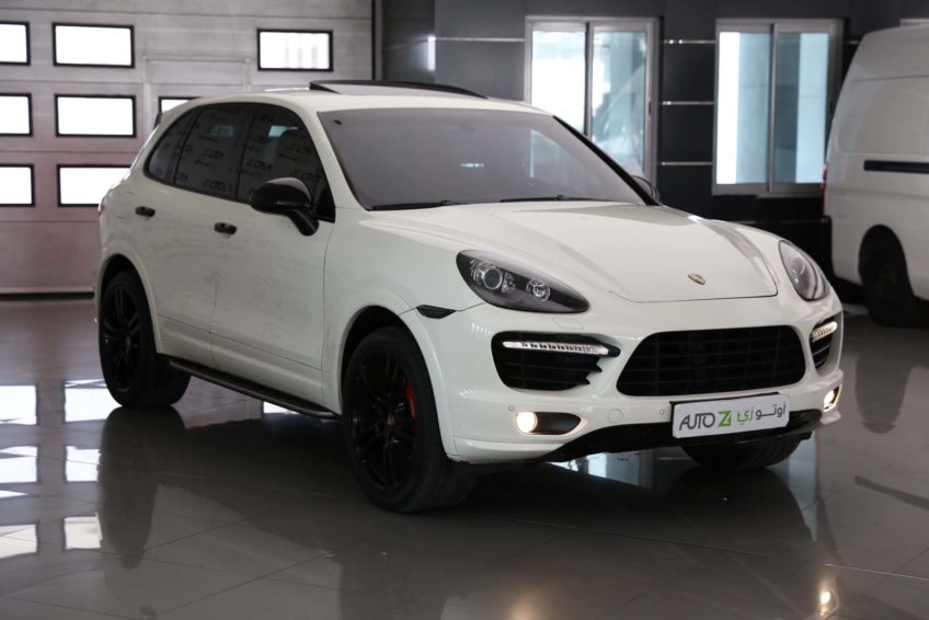 Porsche cayenne white